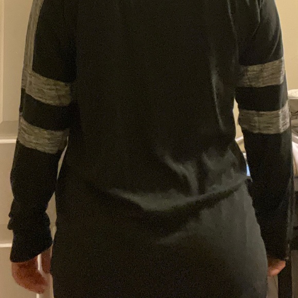 Black and grey long sleeve - Picture 2 of 2